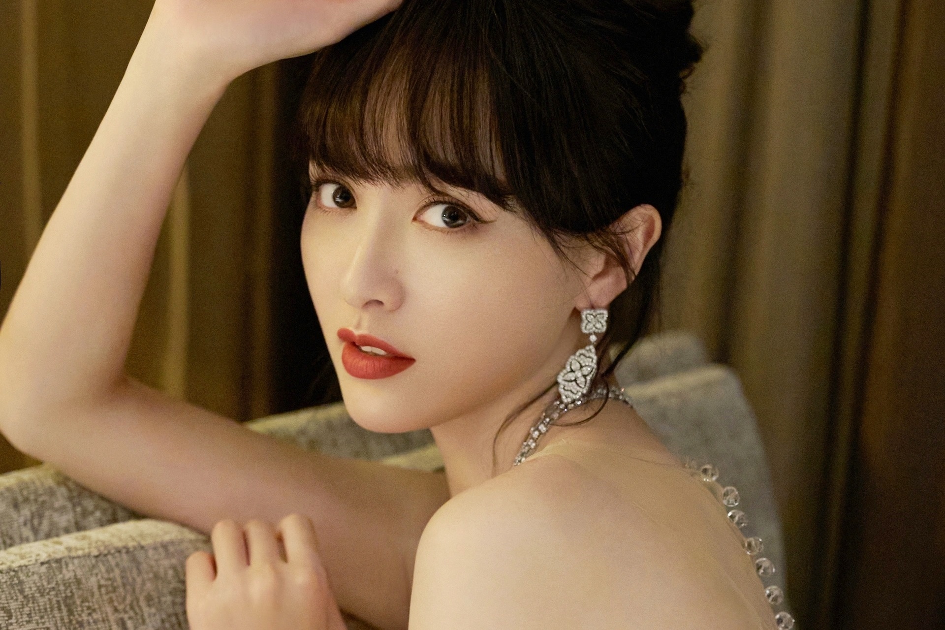 Duong Yen dap tra tin luoi lam viec hinh anh