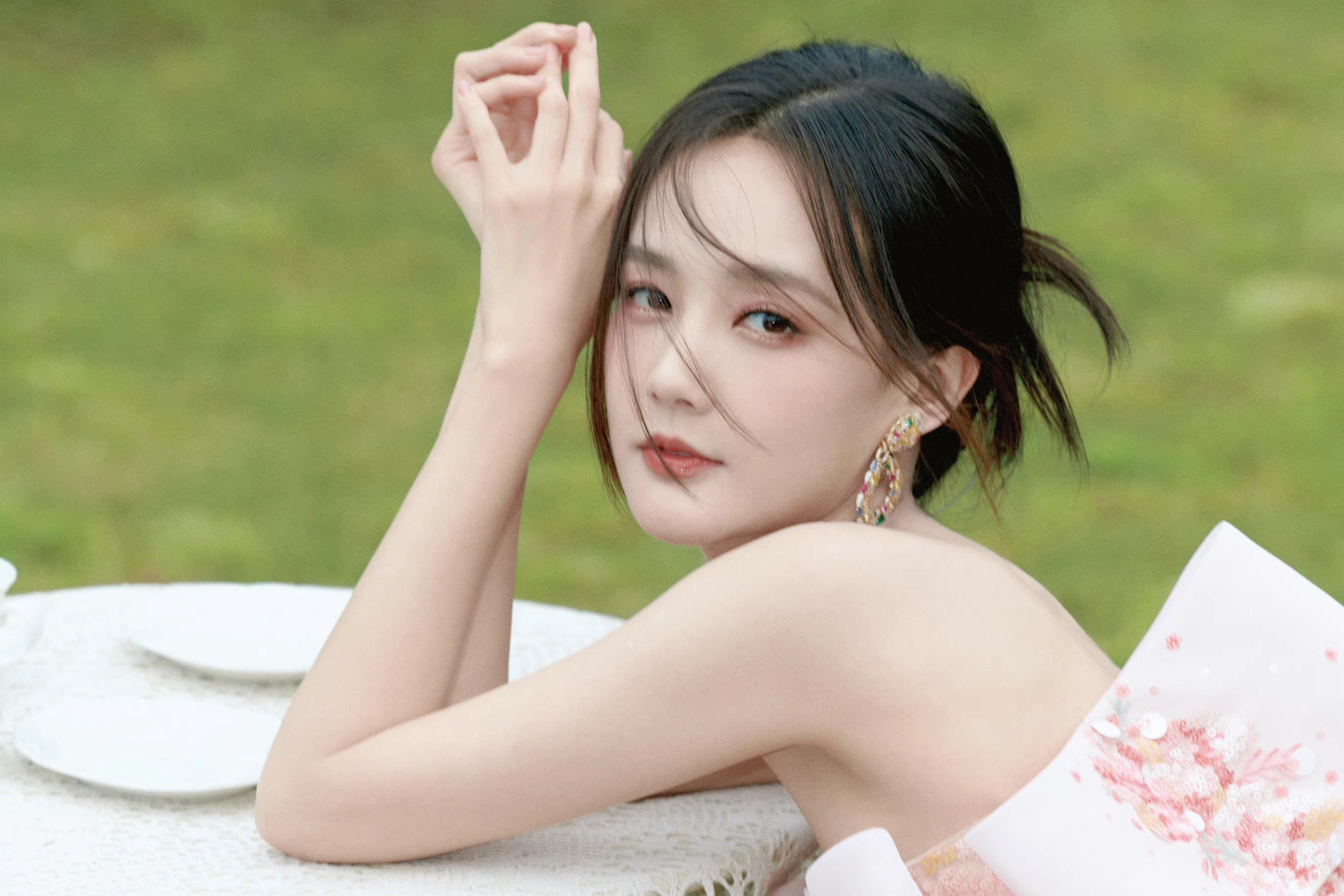 'Hoang Dung' Ly Nhat Dong chat vat tim cho dung hinh anh