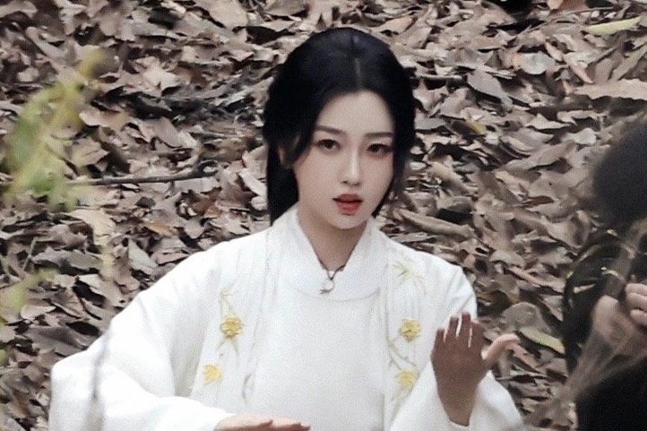 Tao hinh co trang cuon hut cua Ngu Thu Han hinh anh