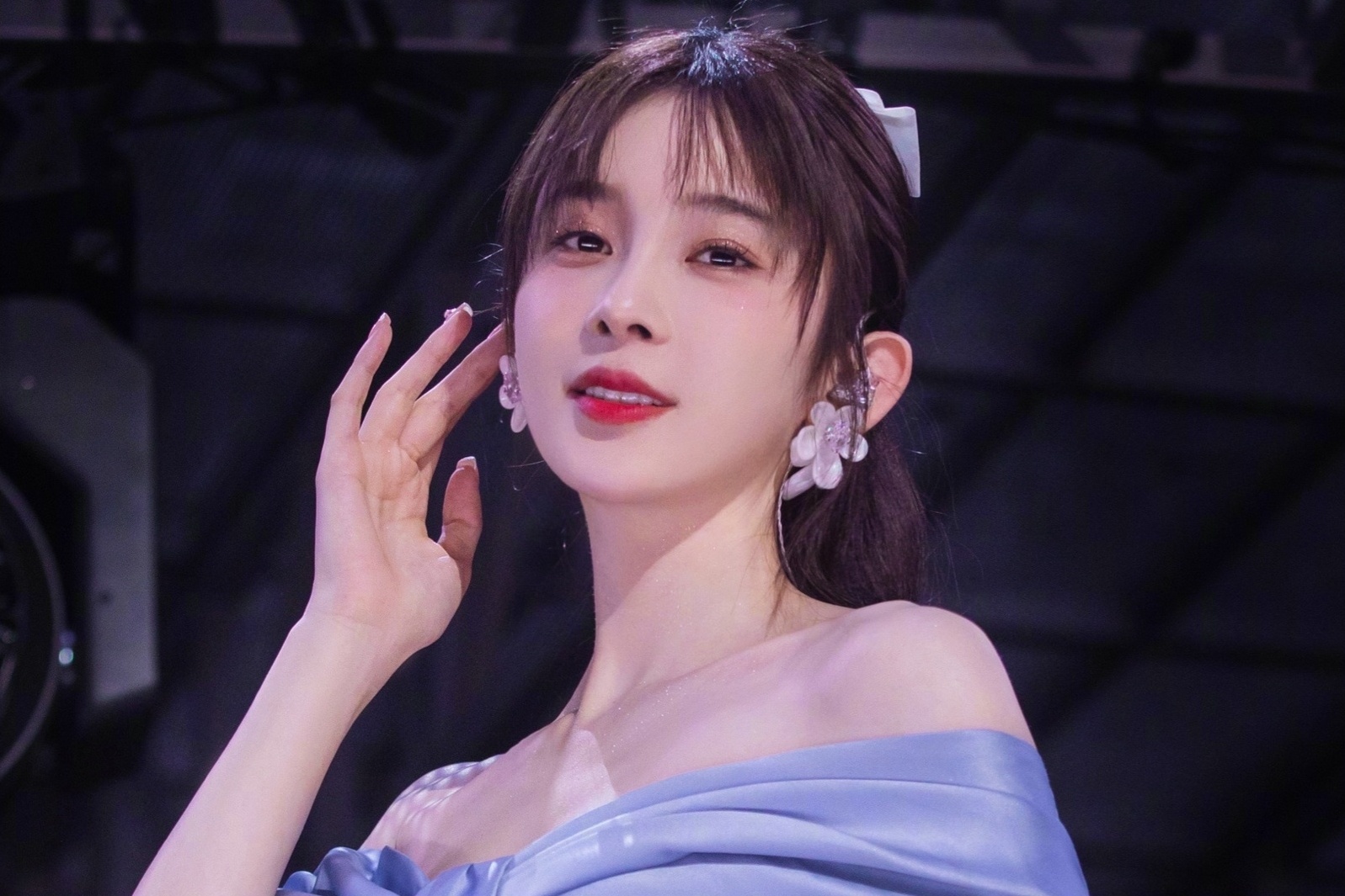 Sao nu 'Than dieu dai hiep' bi to dua hoi Duong Mich, Dich Le Nhiet Ba hinh anh