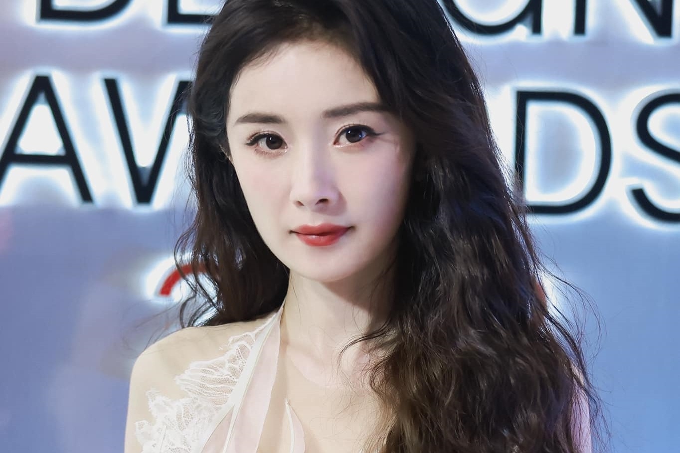 Duong Mich va cong ty bi doi no 15,5 trieu USD hinh anh