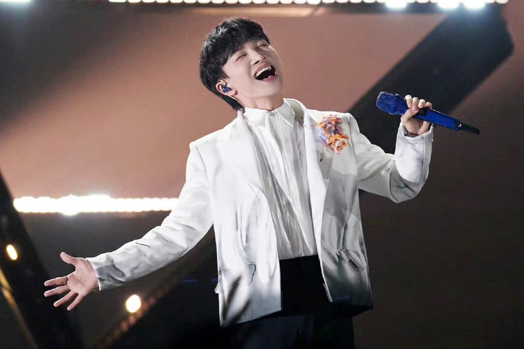 Giong hat cua nam ca si dang duoc yeu thich bac nhat Trung Quoc hinh anh