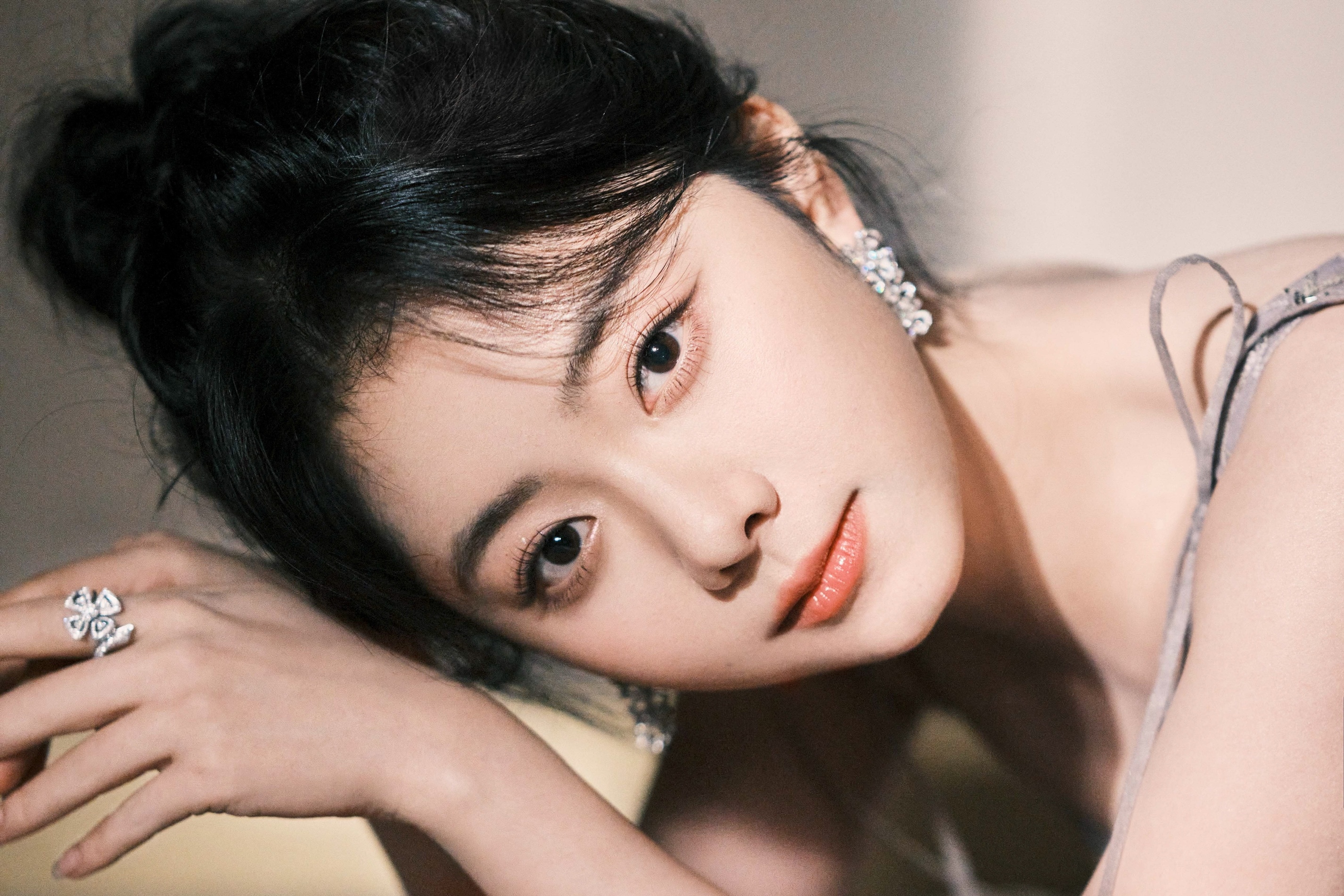 Dam Tung Van vuot qua Luu Diec Phi, Dich Le Nhiet Ba hinh anh