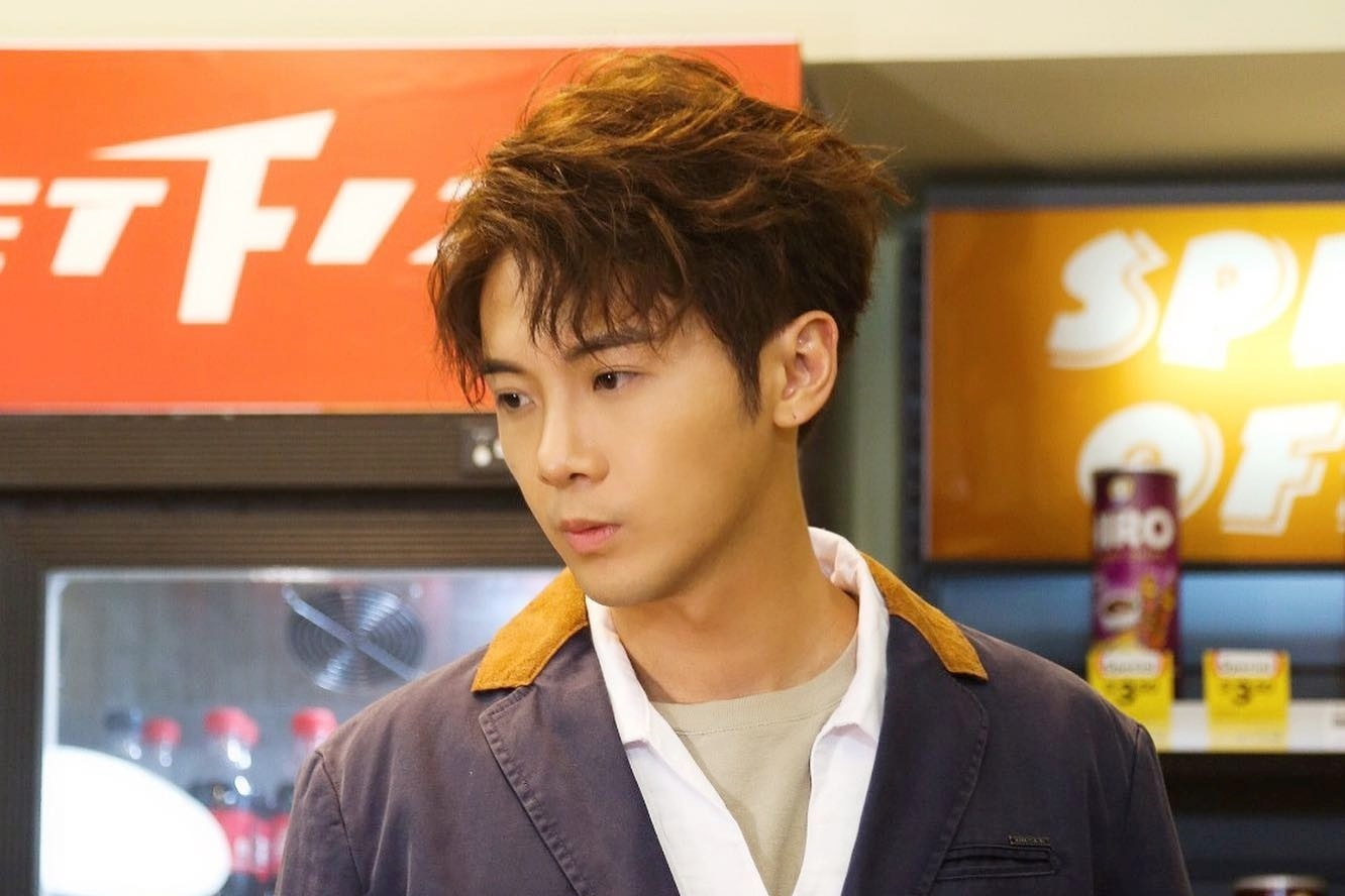 Quan ca phe cua nam ca si Hong Kong bi dap pha ngay khai truong hinh anh