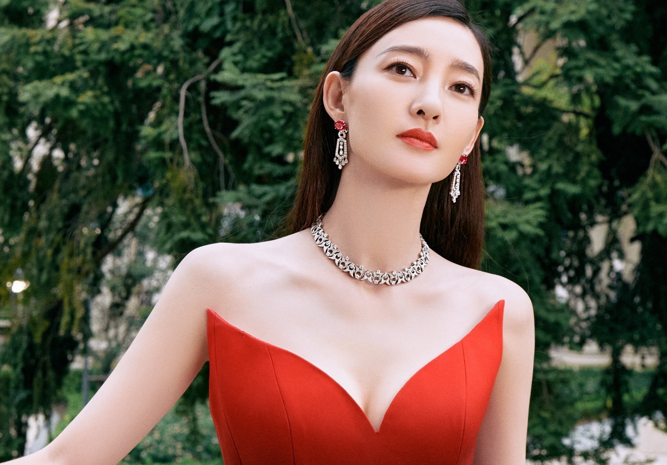 Nu dien vien 'Tay du ky' bi to lua dao hinh anh