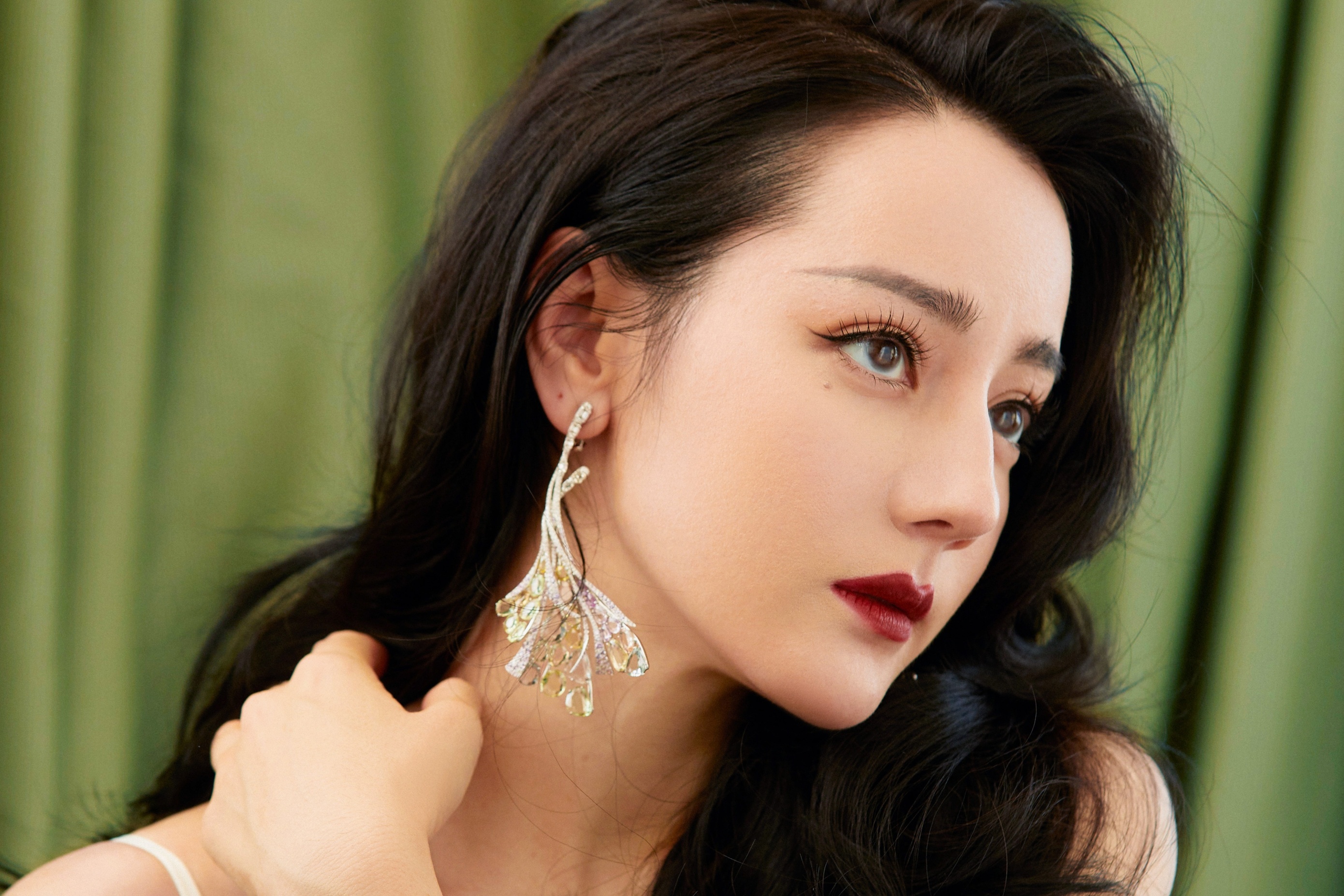 Dich Le Nhiet Ba vuong tin mang thai hinh anh