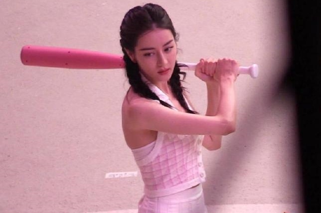 Voc dang cua Dich Le Nhiet Ba gay chu y hinh anh