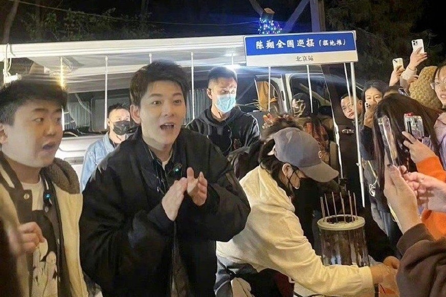 Sao nam 'Than dieu dai hiep' ban hang le duong sau scandal ngoai tinh hinh anh