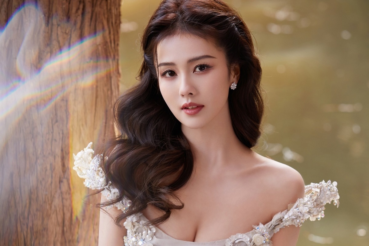 Bach Loc xin loi vi noi tuc, xem thuong nu gioi hinh anh