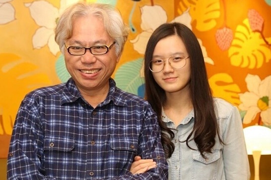 Vo Ly Khon Thanh gay tranh cai vi di du lich, khong lo tang le chong hinh anh