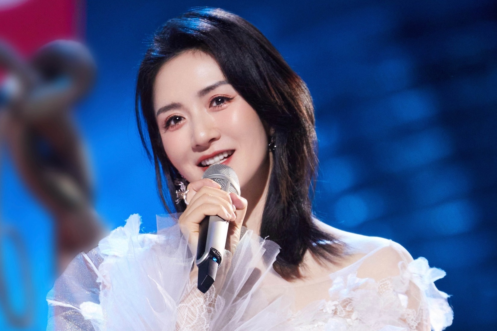 MC noi tieng Trung Quoc bi phan ung tieu cuc o show Dap gio 2023 hinh anh