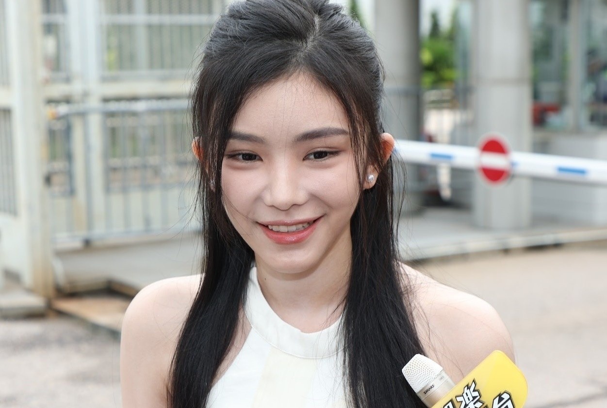 Co gai dep nhat Hoa hau Hong Kong 2023 bi nghi ngo hinh anh