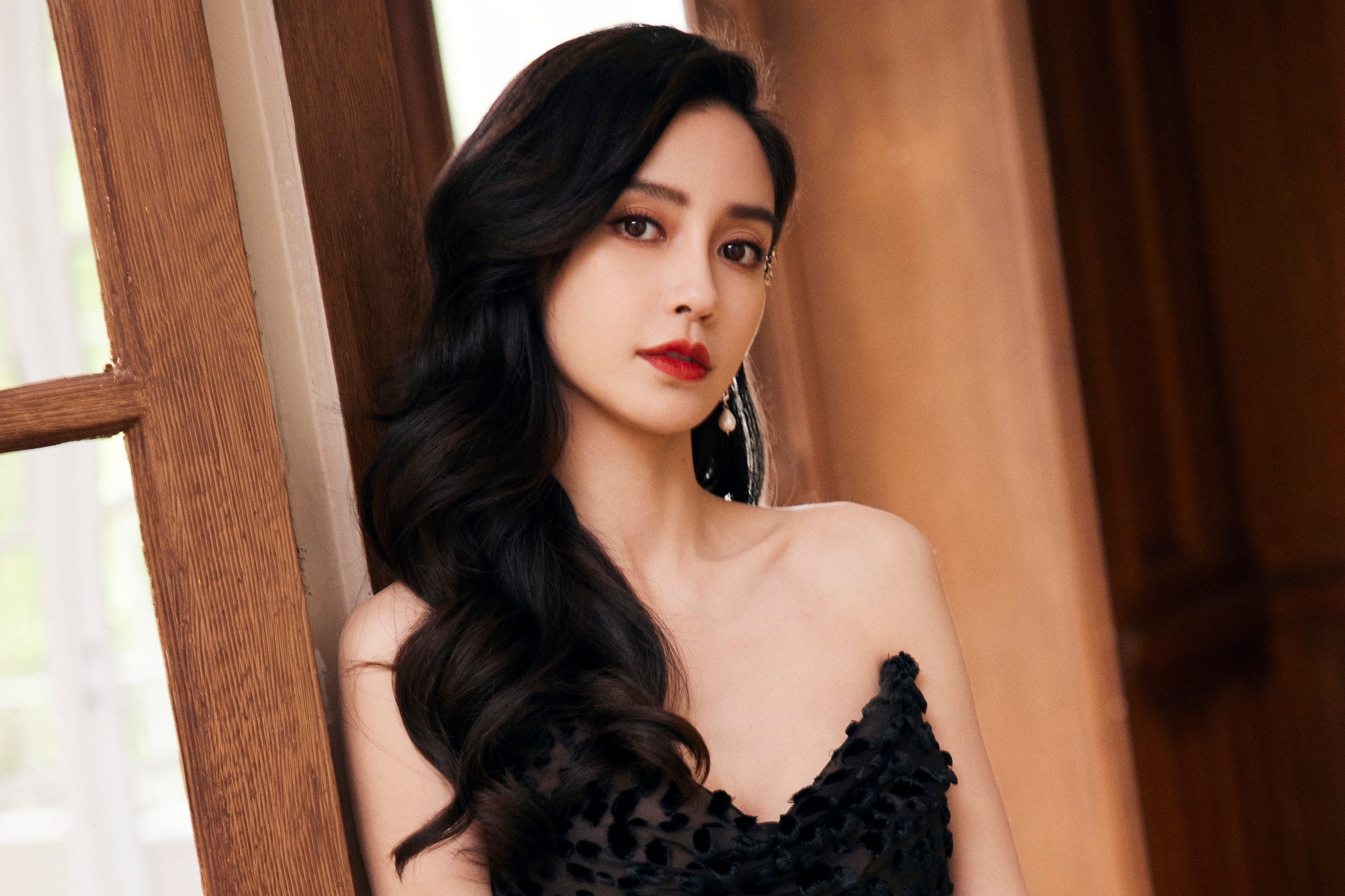 Angelababy mac vay ren khoe lan da trang non hinh anh