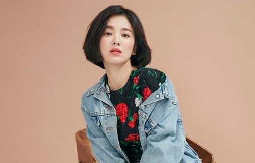 Dan my nhan noi tieng Han Quoc tre hon nho toc ngan ca tinh hinh anh