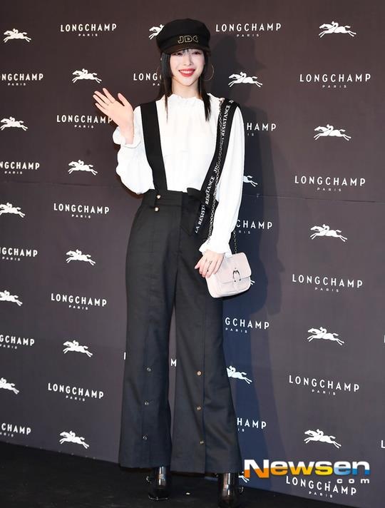 Phong do thoi trang cua nguoi dep noi loan xu Han anh 3