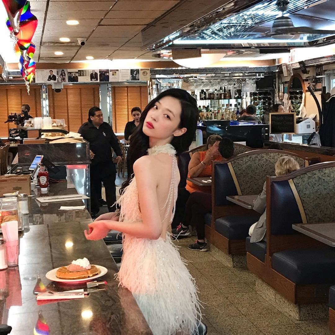 Phong do thoi trang cua nguoi dep noi loan xu Han anh 7