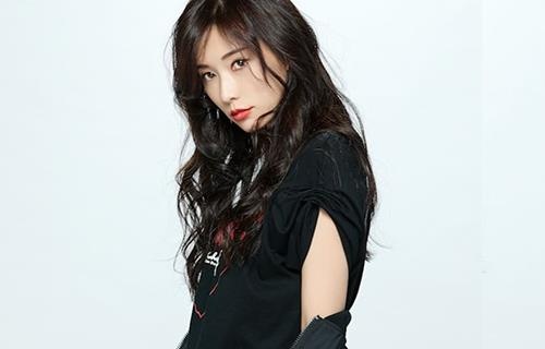 Nhung lan Lam Chi Linh ru bo phong cach goi cam hinh anh