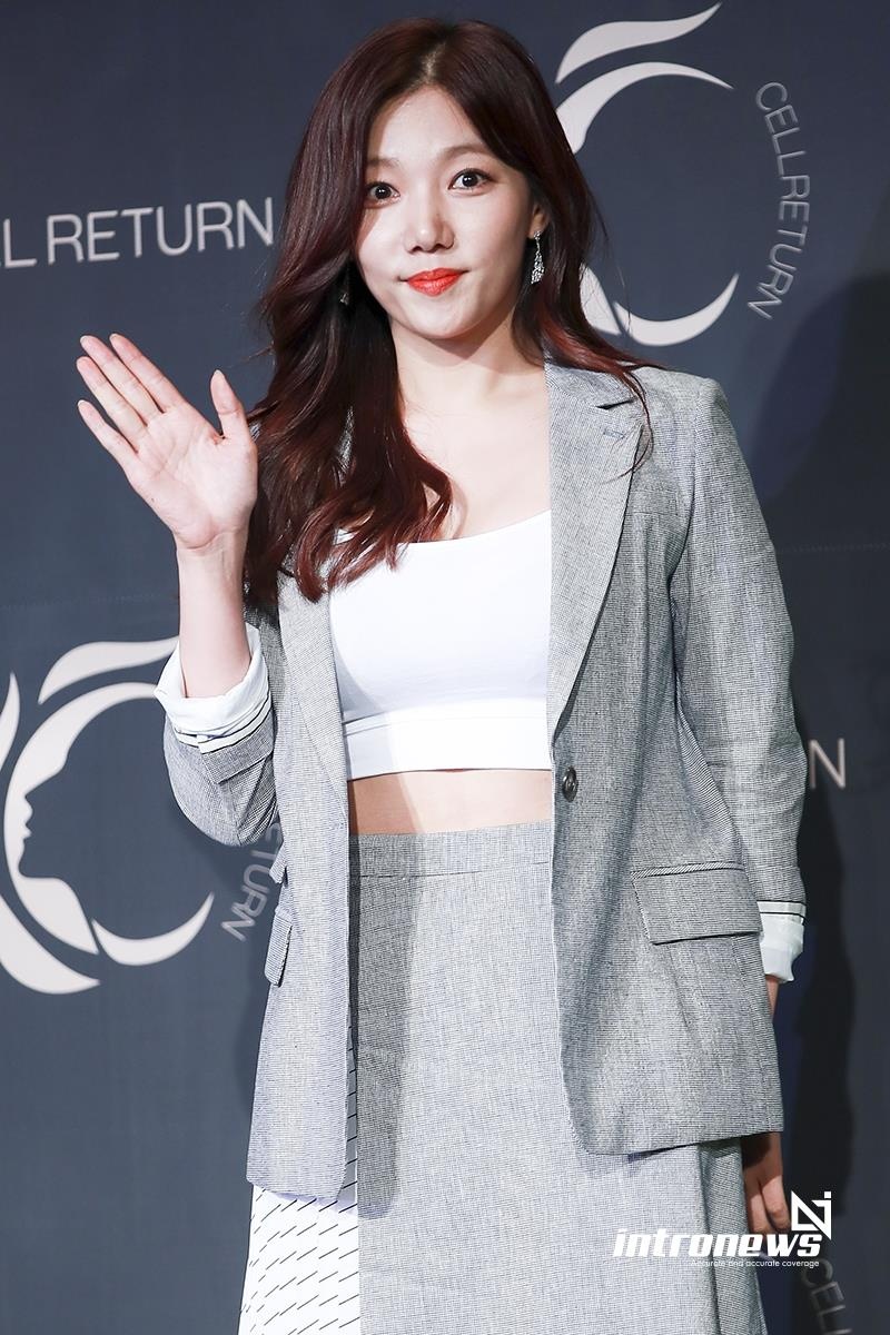 Lee Da Hae tham my qua da anh 7