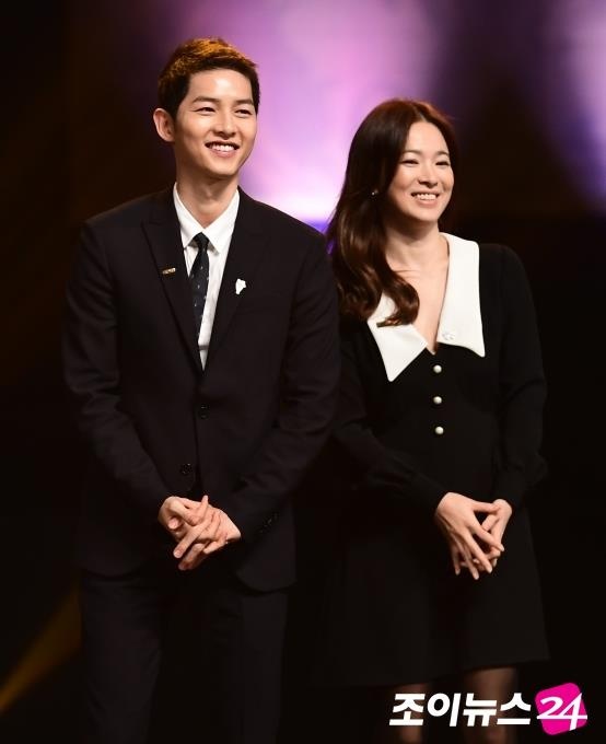 Thoi trang cua Song Hye Kyo - Song Joong Ki khi con la vo chong anh 3