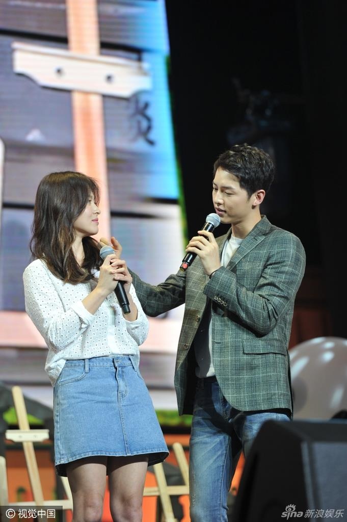 Thoi trang cua Song Hye Kyo - Song Joong Ki khi con la vo chong anh 7