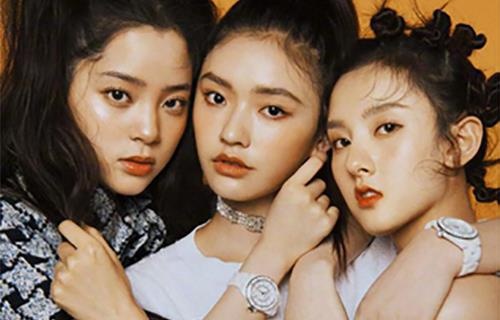 Bo ba tieu hoa dan Trung Quoc do sac tren tap chi hinh anh