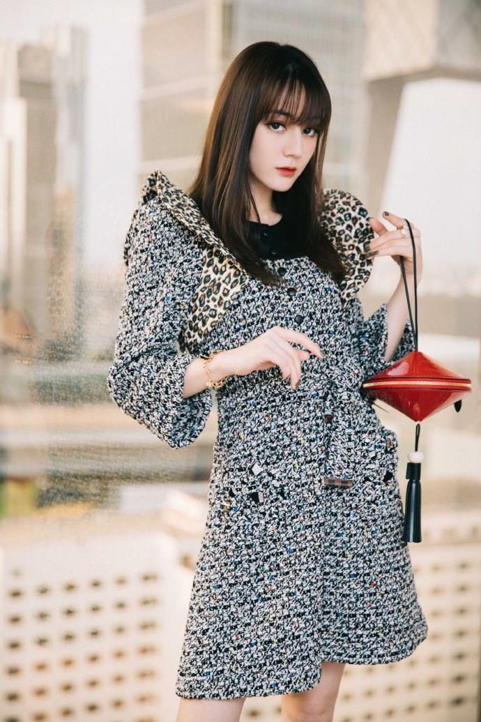 Dich Le Nhiet Ba mac kem xinh trong su kien anh 3