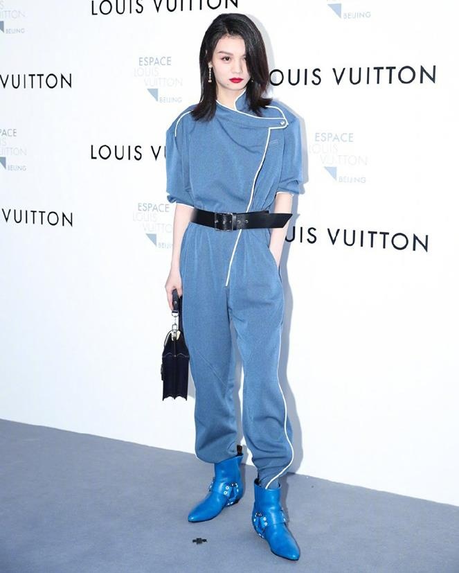 Dich Le Nhiet Ba mac kem xinh trong su kien anh 5