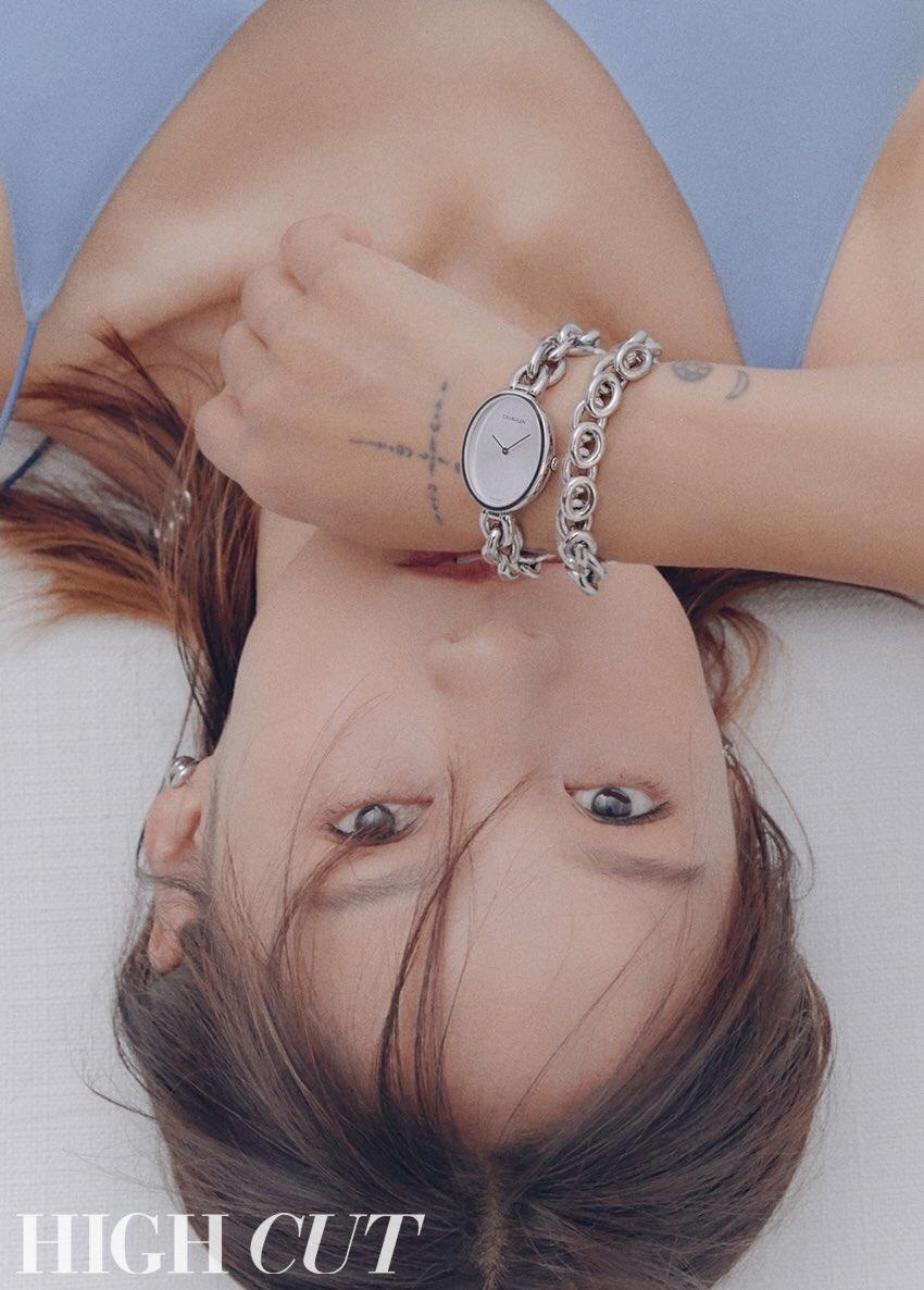 Lee Hyori bo quen ao nguc tren tap chi anh 3