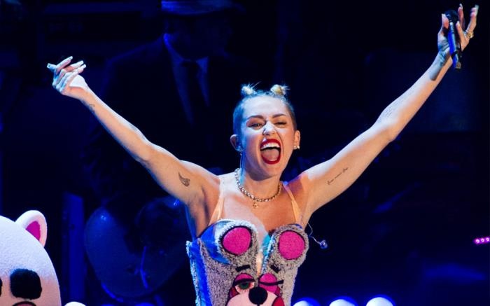 Khong duoc de cu,  Miley Cyrus tu choi bieu dien o MTV VMA 2019 anh 2