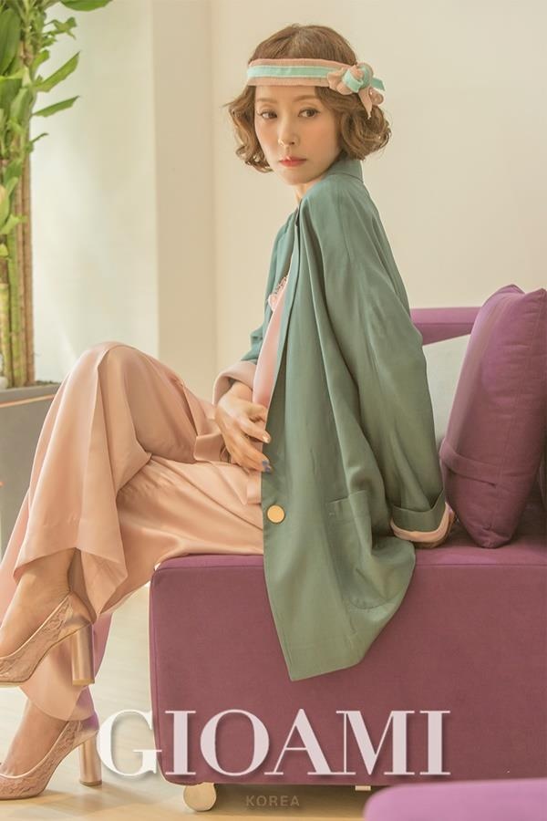 My nhan Han dang nuot na o tuoi U50 anh 8