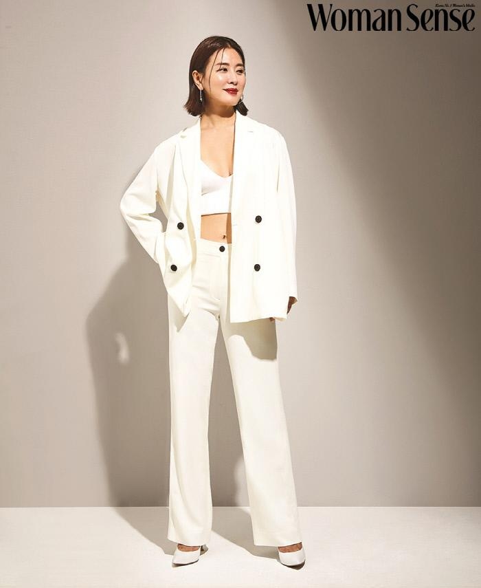 My nhan Han dang nuot na o tuoi U50 anh 5