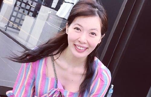 HyunA gia nua va kem sac khi de mat moc di mua sam hinh anh