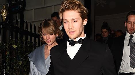 Fan suy doan Taylor Swift dinh hon voi ban trai hinh anh