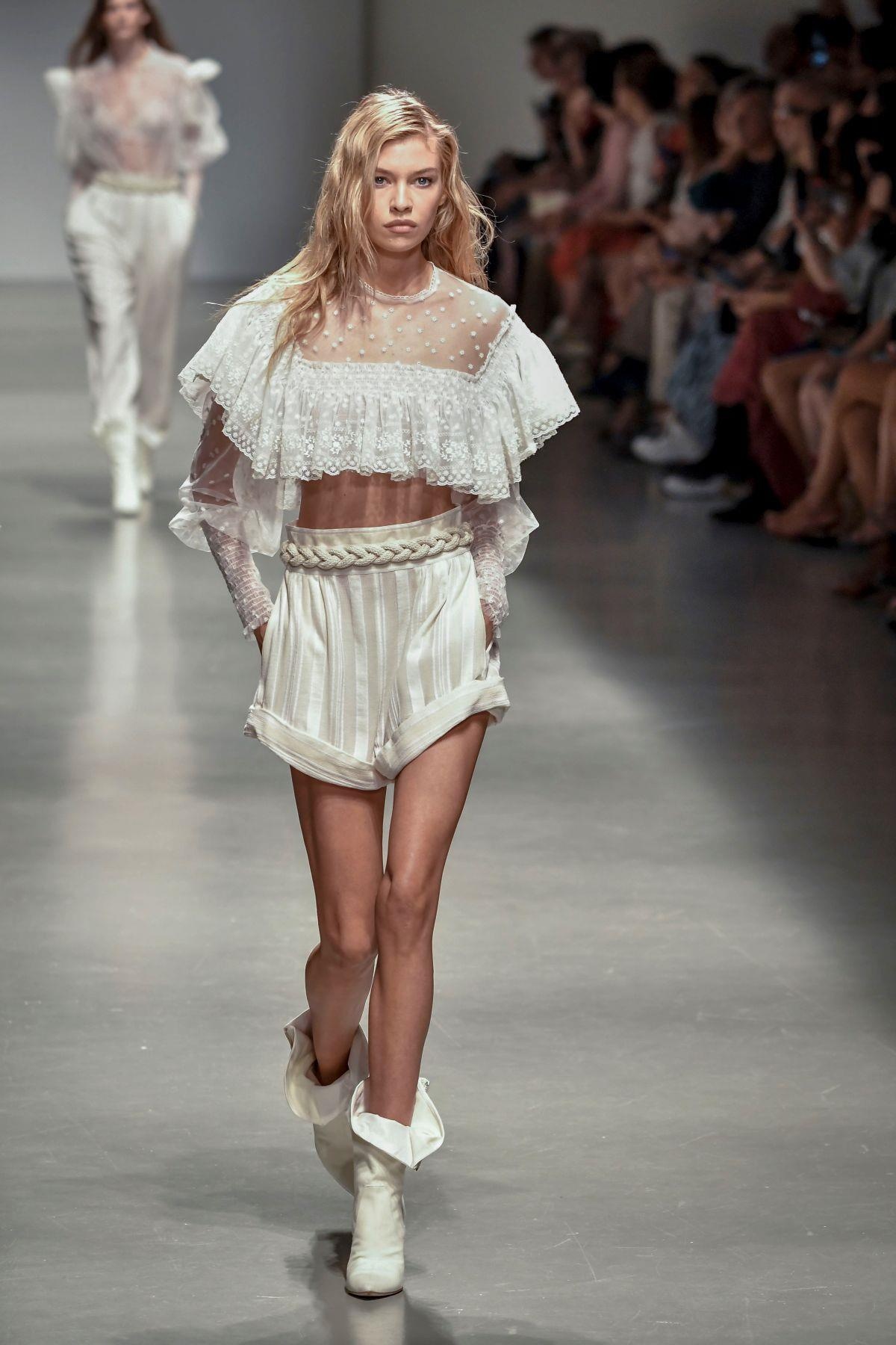 ban gai Miley Cyrus va Kristen Stewart anh 1