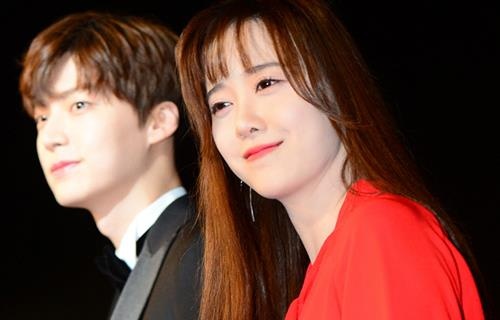 'Nang co' Goo Hye Sun tung khen chong tre ‘ngu ngo den kho tin’ hinh anh