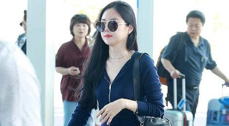 Nguoi dep Han dien do tap van goi cam hinh anh