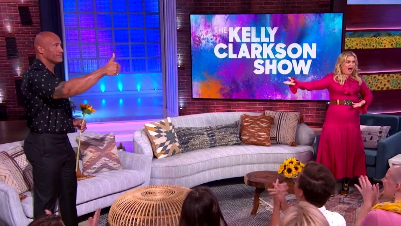 The Rock roi tuan trang mat som de chay show giup ban anh 2