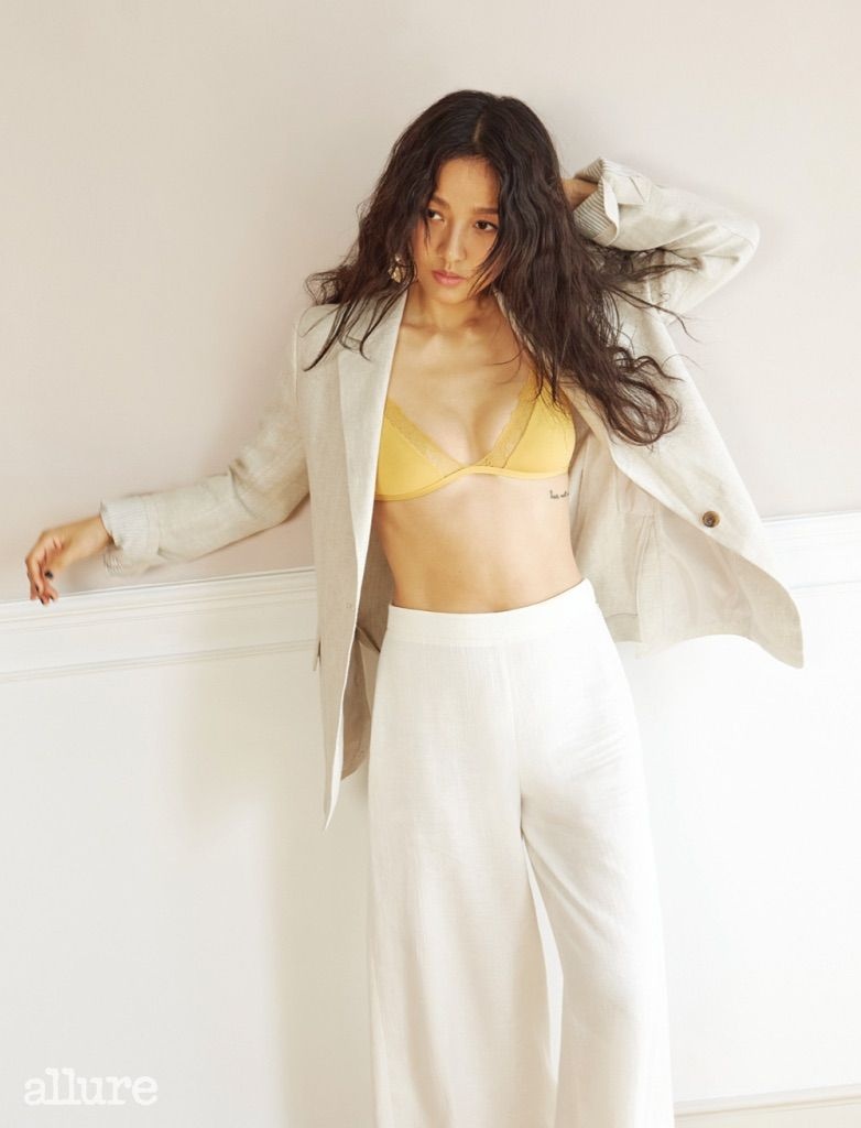 Lee Hyori kể lại sự cố suýt tuột áo trên truyền hình ảnh 3 Lee Hyori ke lai su co suyt tuot ao tren truyen hinh anh 3