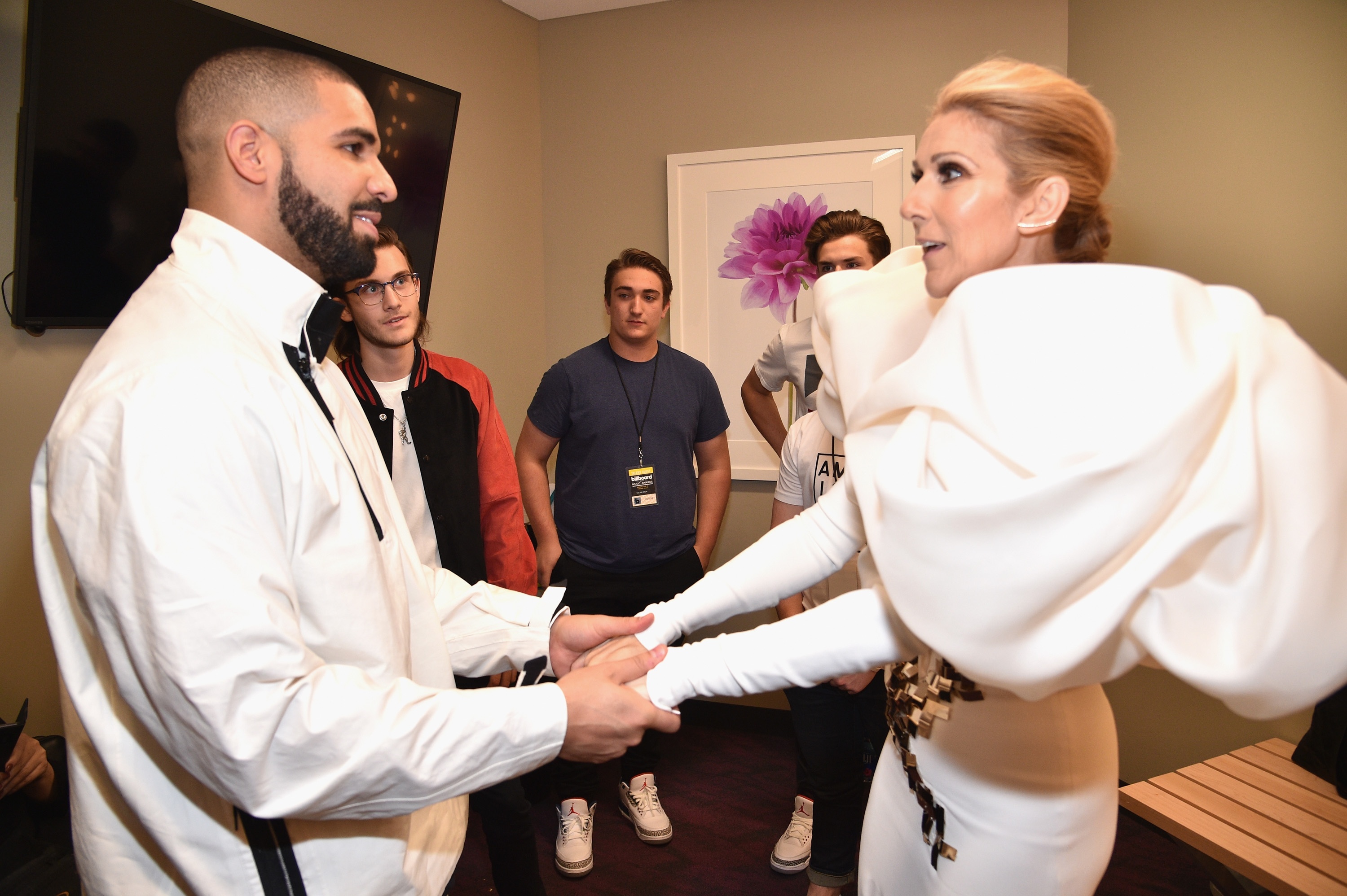 Celine Dion năn nỉ Drake đừng xăm hình cô ảnh 1 Celine Dion nan ni Drake dung xam hinh co anh 1