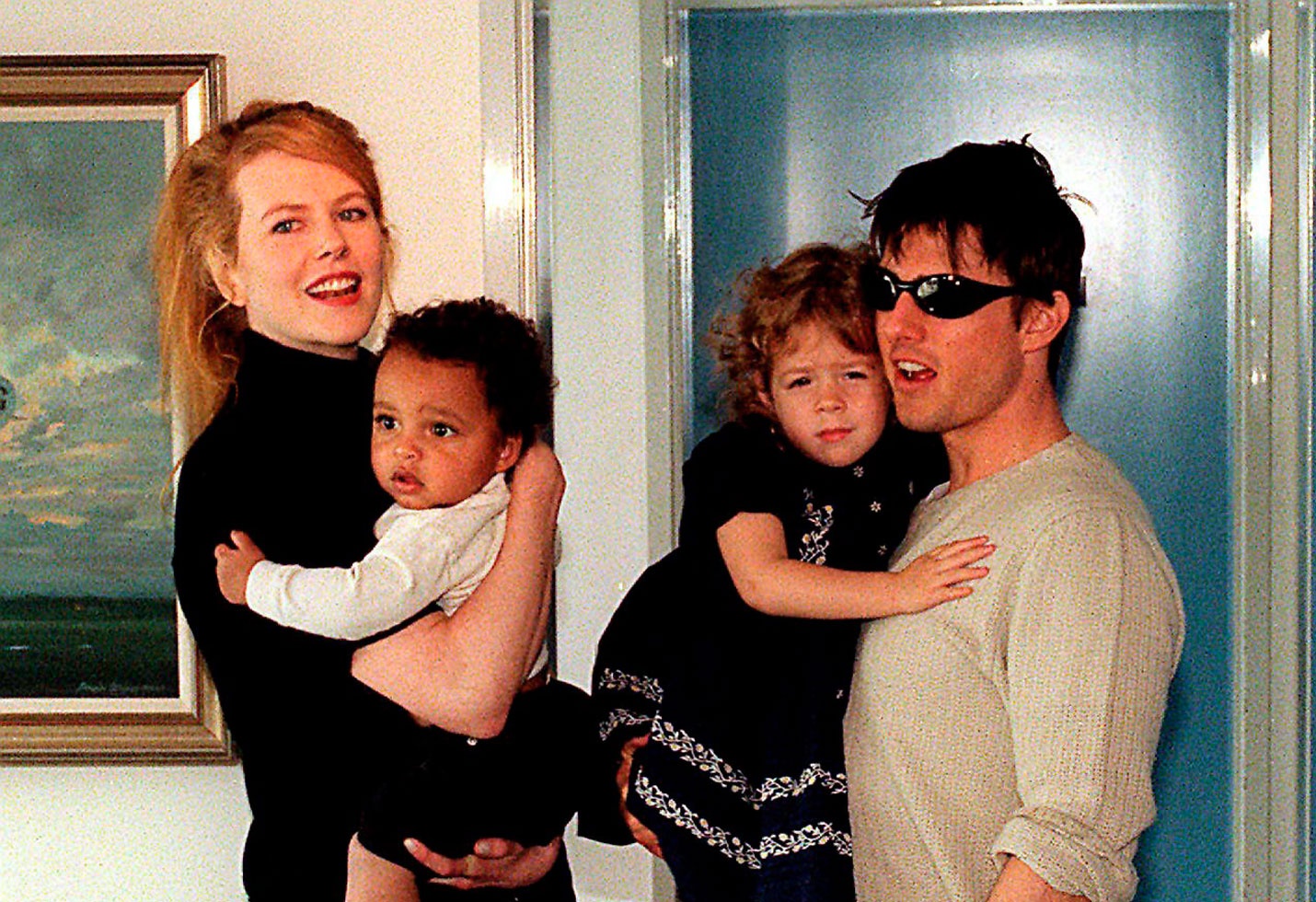 Vo cu Tom Cruise dau long vi bi con nuoi tho o anh 1