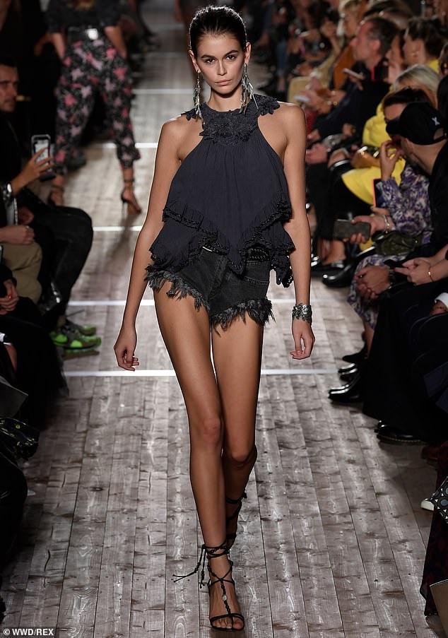 Sieu mau Kaia Gerber tuan le thoi trang anh 4