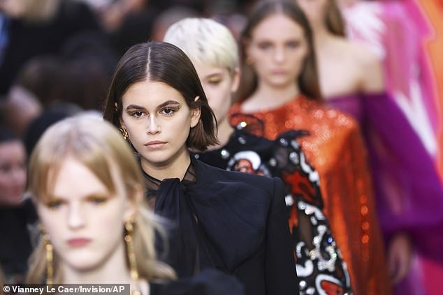 Kaia Gerber lo nguc anh 1