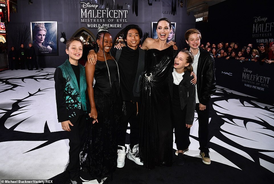 Dan con den ung ho Angelina Jolie ra phim moi anh 4