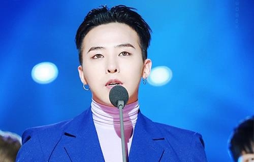 G-Dragon kiem trieu USD du dang di linh hinh anh