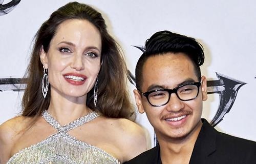 Con trai nuoi cua Angelina Jolie co hinh xam dau tien hinh anh