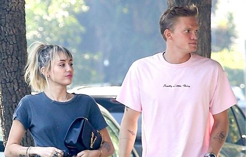 Miley Cyrus to ra binh than sau tin chong cu co tinh moi hinh anh