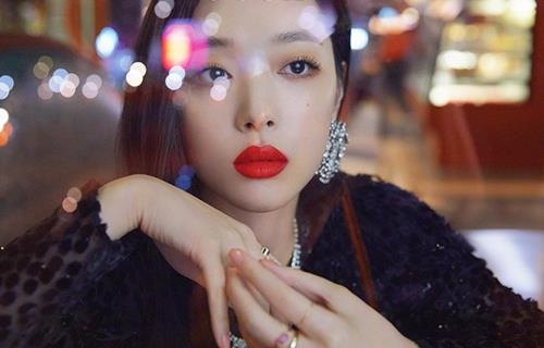 Sulli cau cuu cong ty quan ly truoc khi tu tu hinh anh