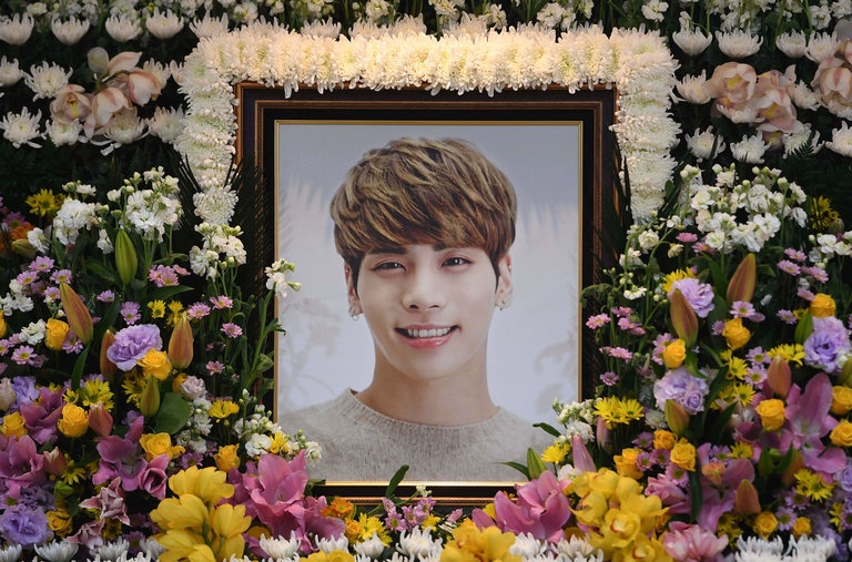 Bệnh tâm lý đang ngấm ngầm giết chết các ngôi sao Kpop ảnh 2 Benh tam ly dang ngam ngam giet chet cac ngoi sao Kpop anh 2