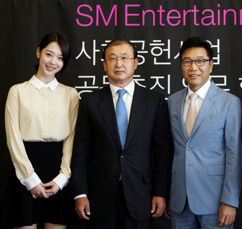 Chu tich SM khong den vieng Sulli anh 2