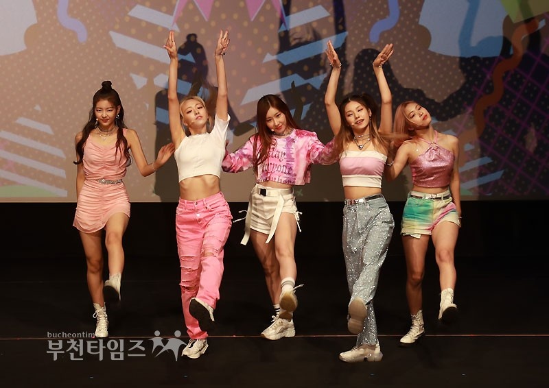 Ca si Kpop gay lo xuong suon anh 1